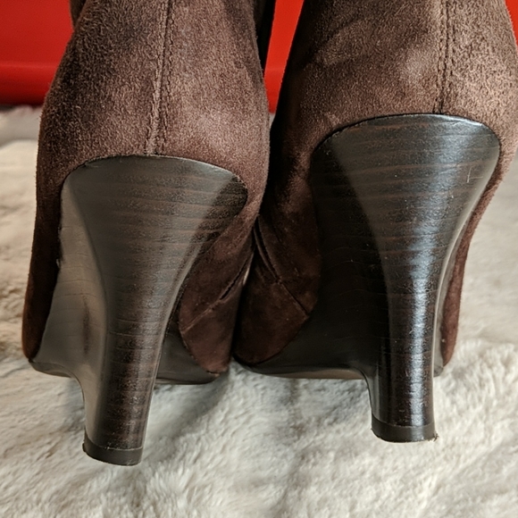 👠 Vintage Anne Klein Suede Boots - Picture 6 of 10